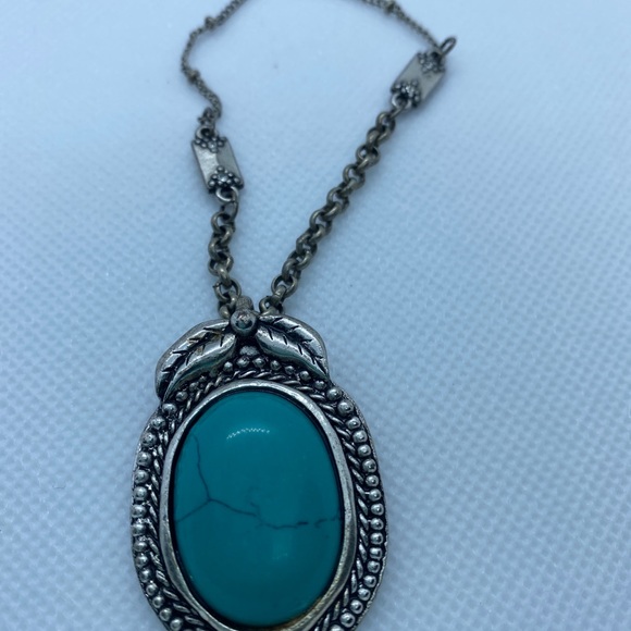 American Eagle Outfitters faux turquoise and silver pendant on chain - Picture 2 of 3